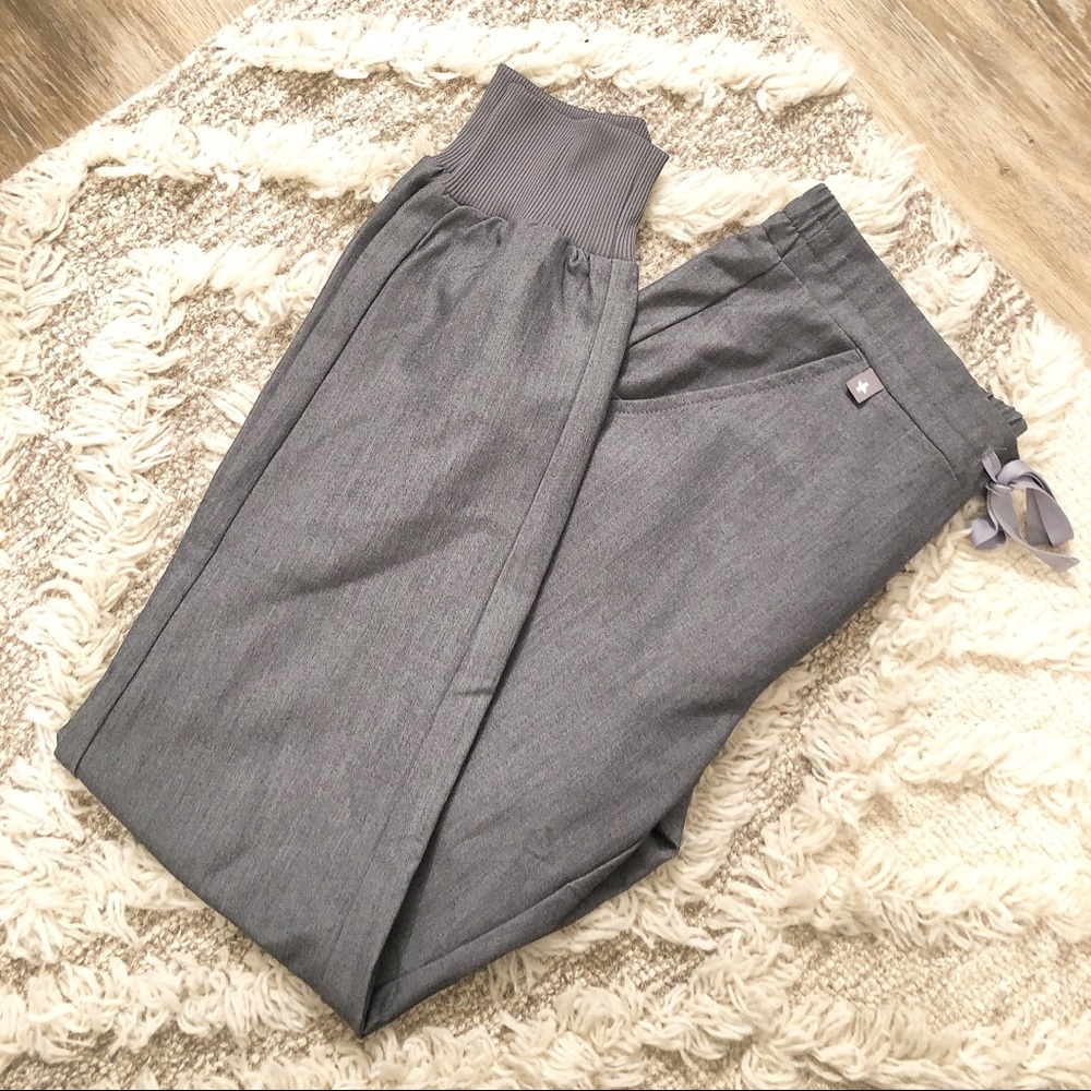 Gray FIGS Zamora scrubs Sz Small
